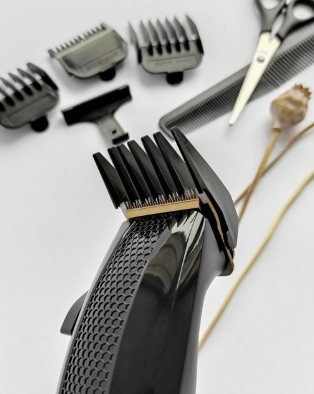 Машинка для стрижки волосся Geemy GM-8O7 титанові леза, провідна, 4 установки довжини Чорний з Червоним